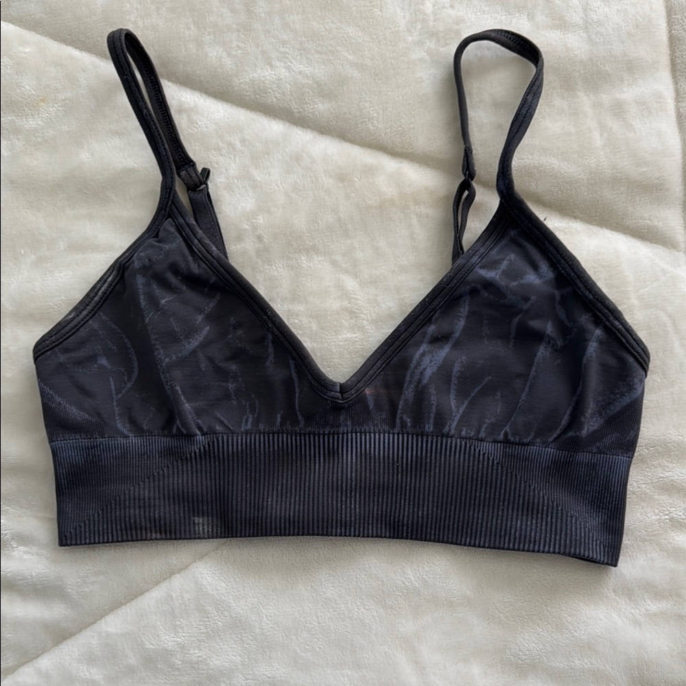 Lululemon sports bra size 4